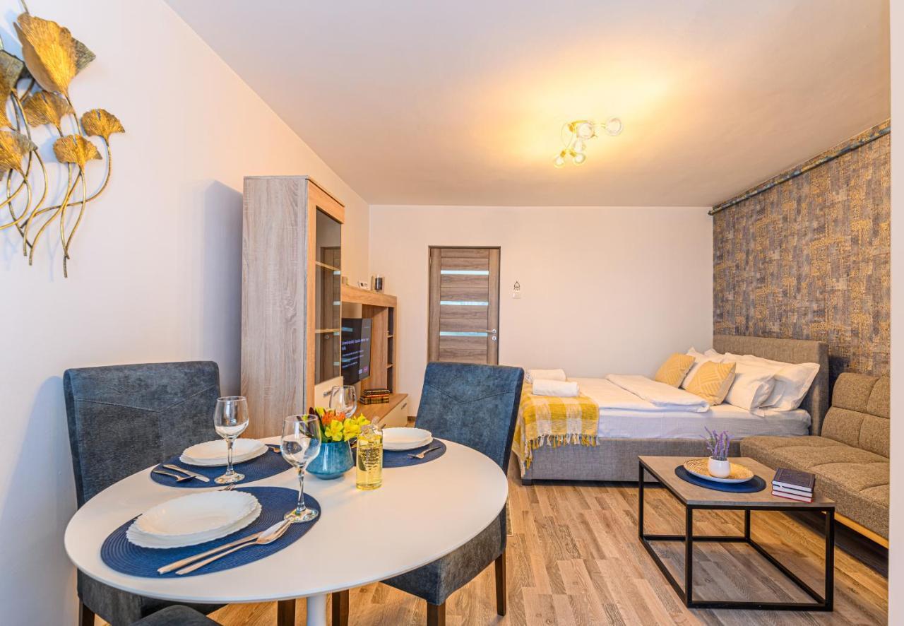 Luxury - Soarelui 10 * Braşov